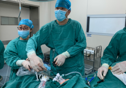 医院使用Surgaid单孔多通道套管针用于腹腔镜手术